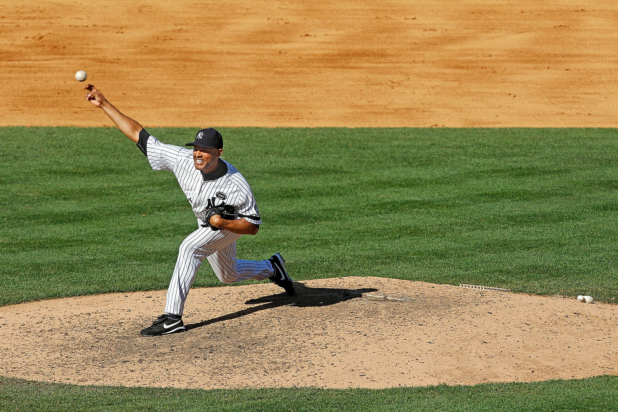 Rivera second pitcher to reach 600 saves in Yankees’ win over